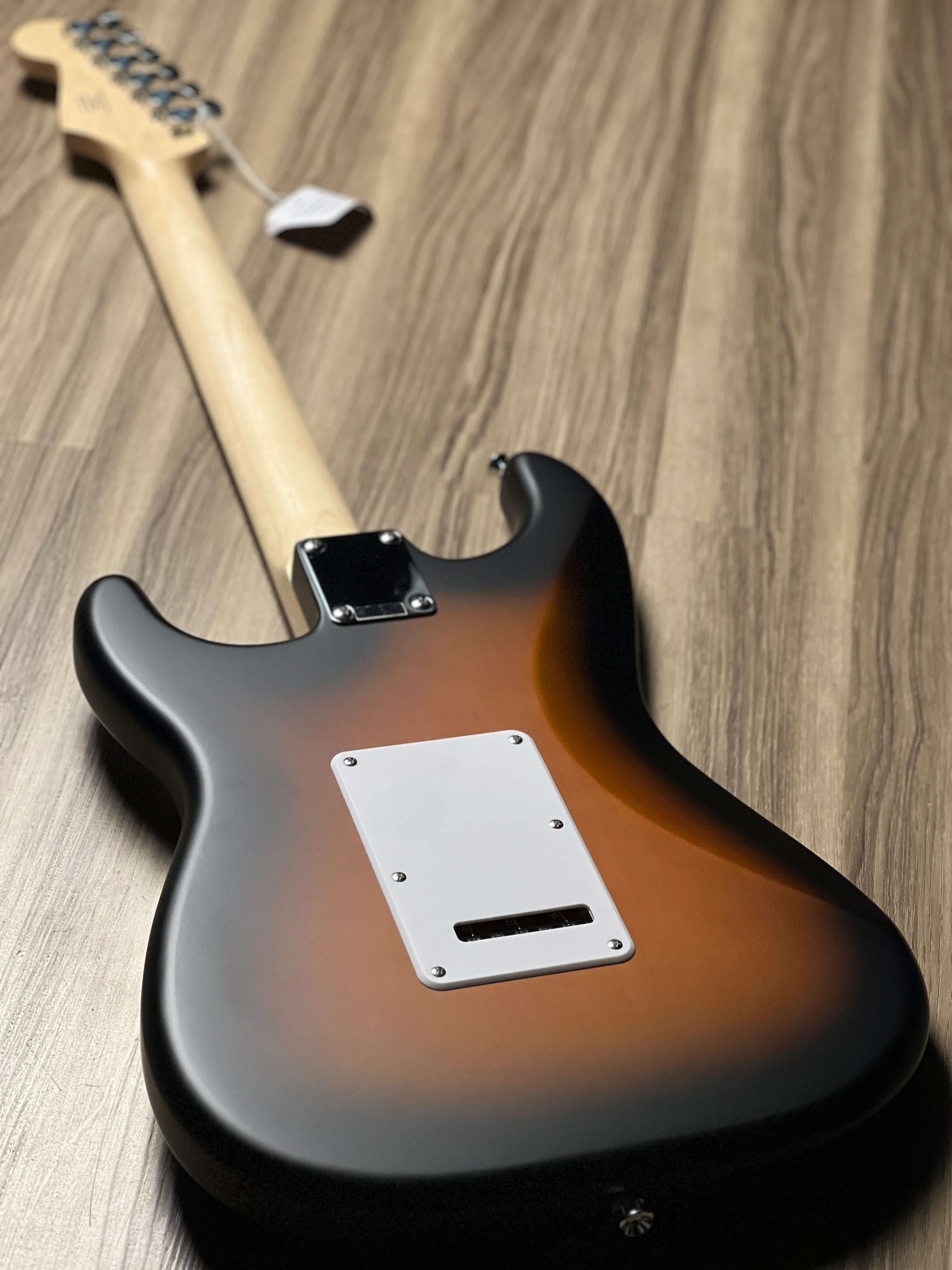 Squier Debut Series Stratocaster Electric Guitar Laurel FB In 2-Colour Sunburst - Image 5