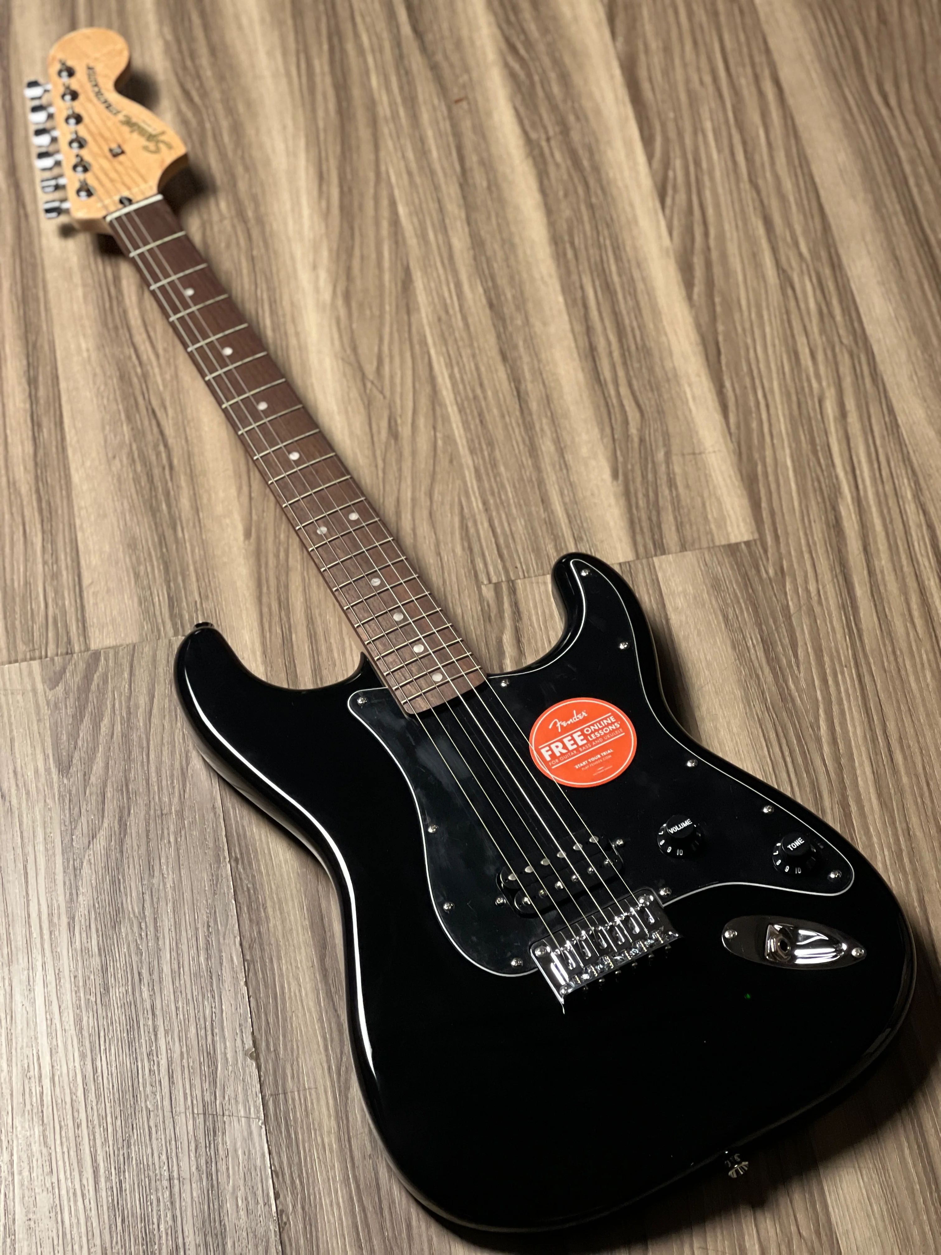 Squier FSR Affinity Series Stratocaster H HT with Laurel FB in Black - Image 2