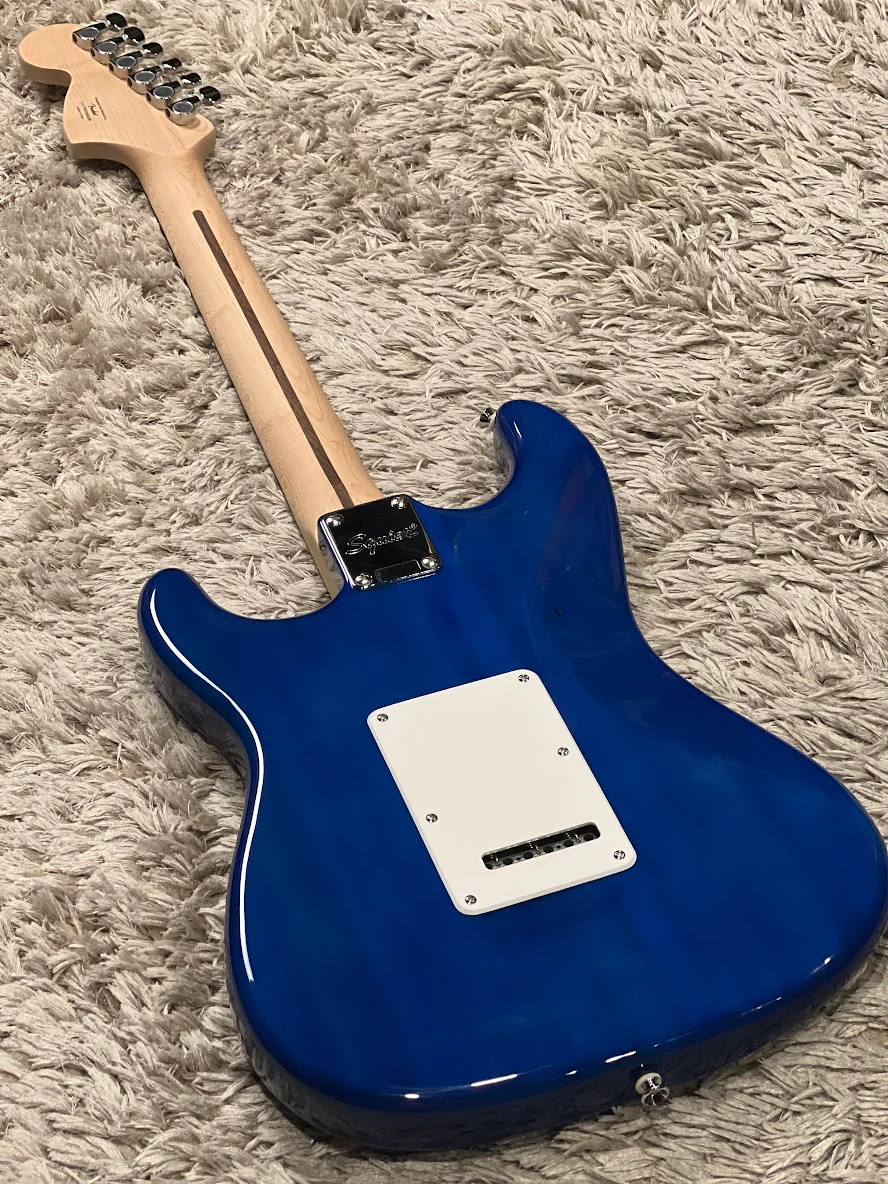 Squier FSR Affinity Series Stratocaster QMT with Laurel FB in Sapphire Blue Transparent - Image 3