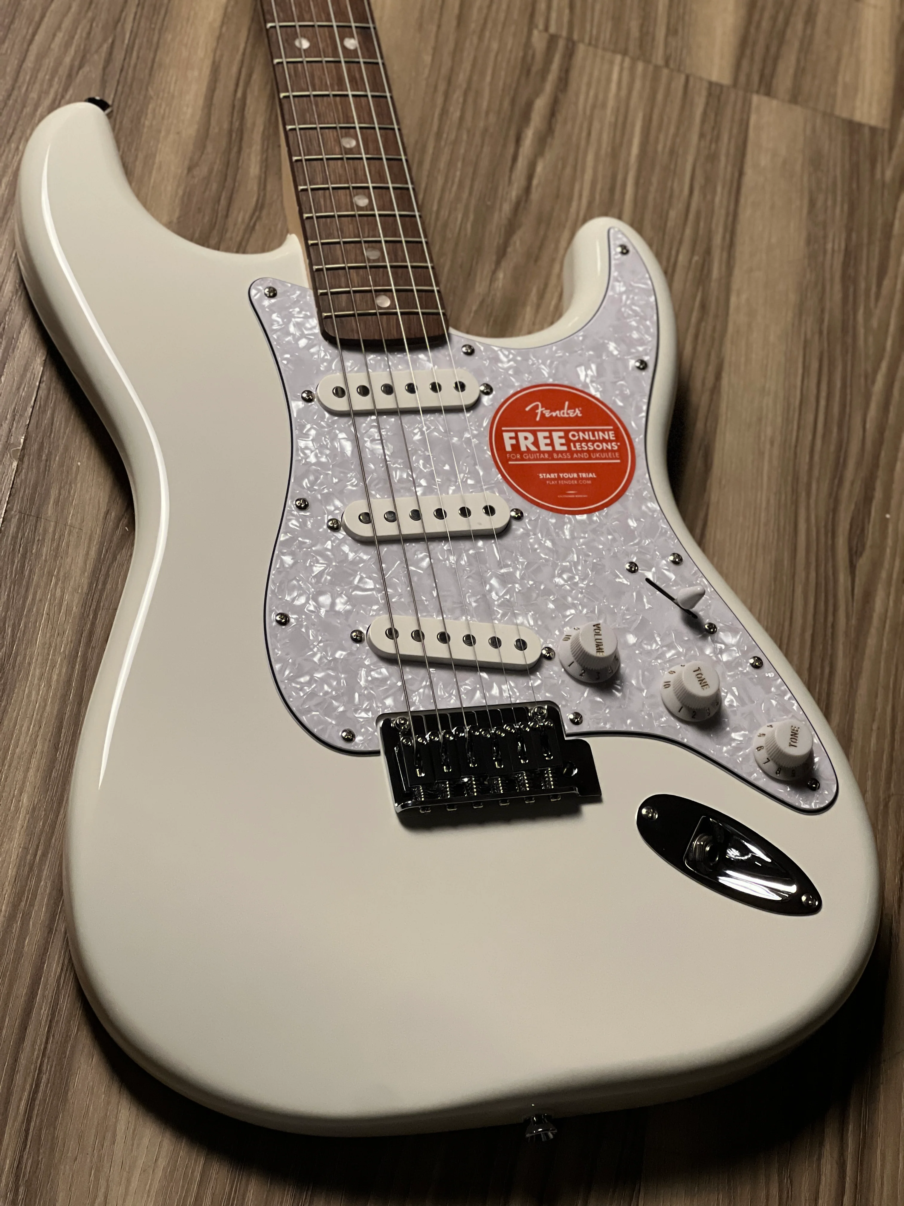 Squier FSR Affinity Series Stratocaster w/White Pearloid Pickguard and Laurel FB in Arctic White - Image 4