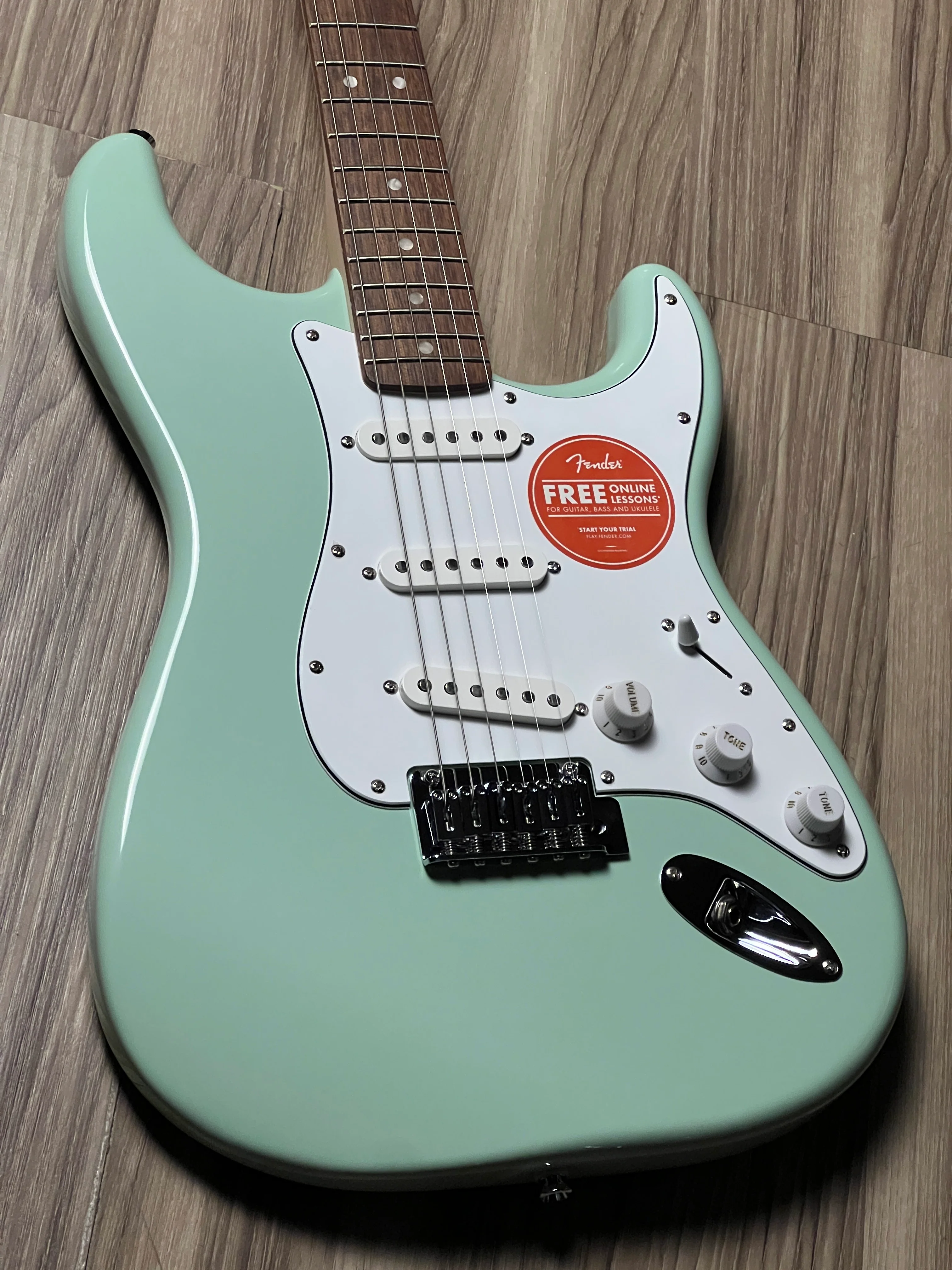 Squier FSR Affinity Series Stratocaster w/White Pickguard, Laurel FB in Surf Green - Image 4
