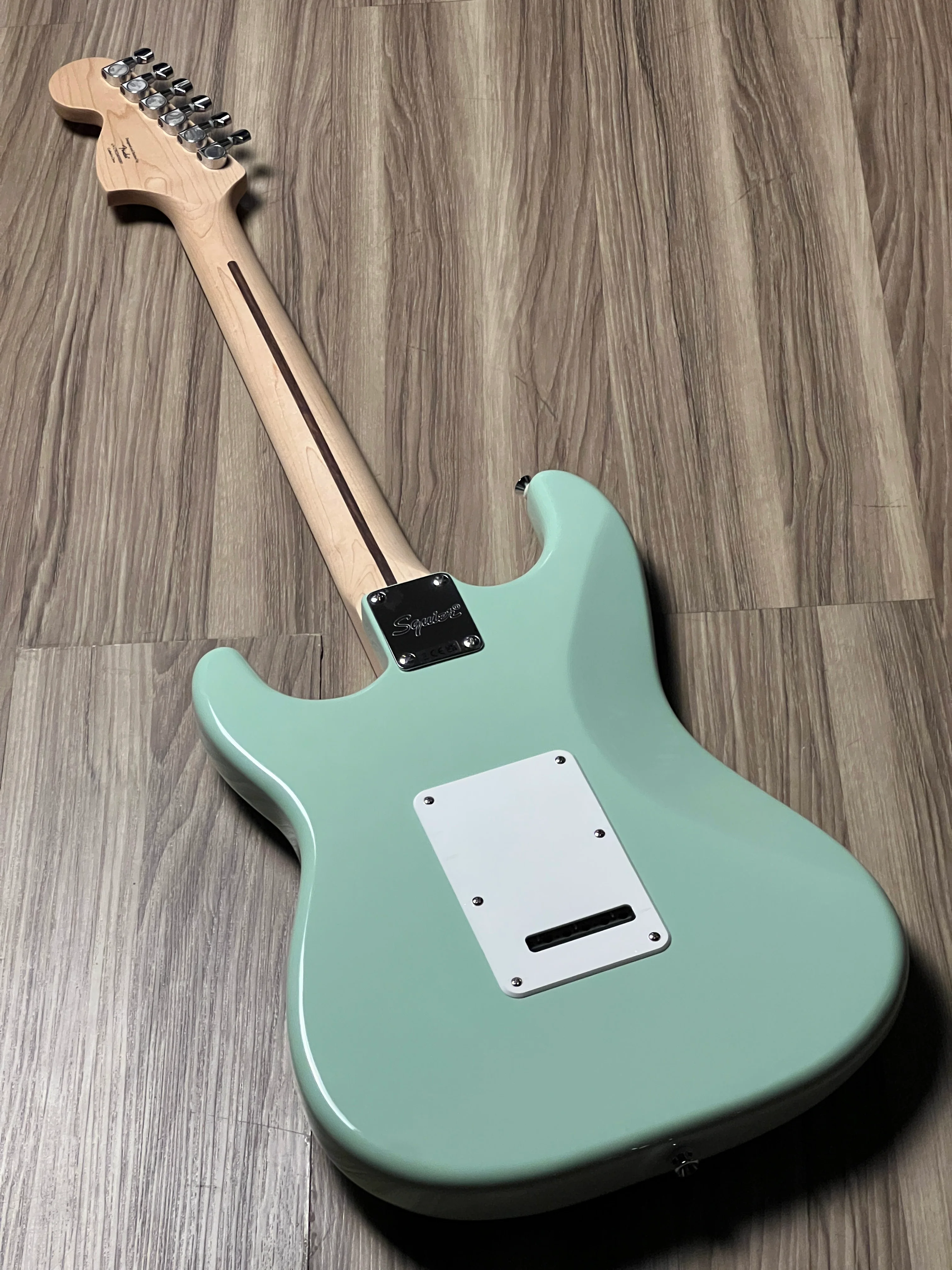 Squier FSR Affinity Series Stratocaster w/White Pickguard, Laurel FB in Surf Green - Image 5