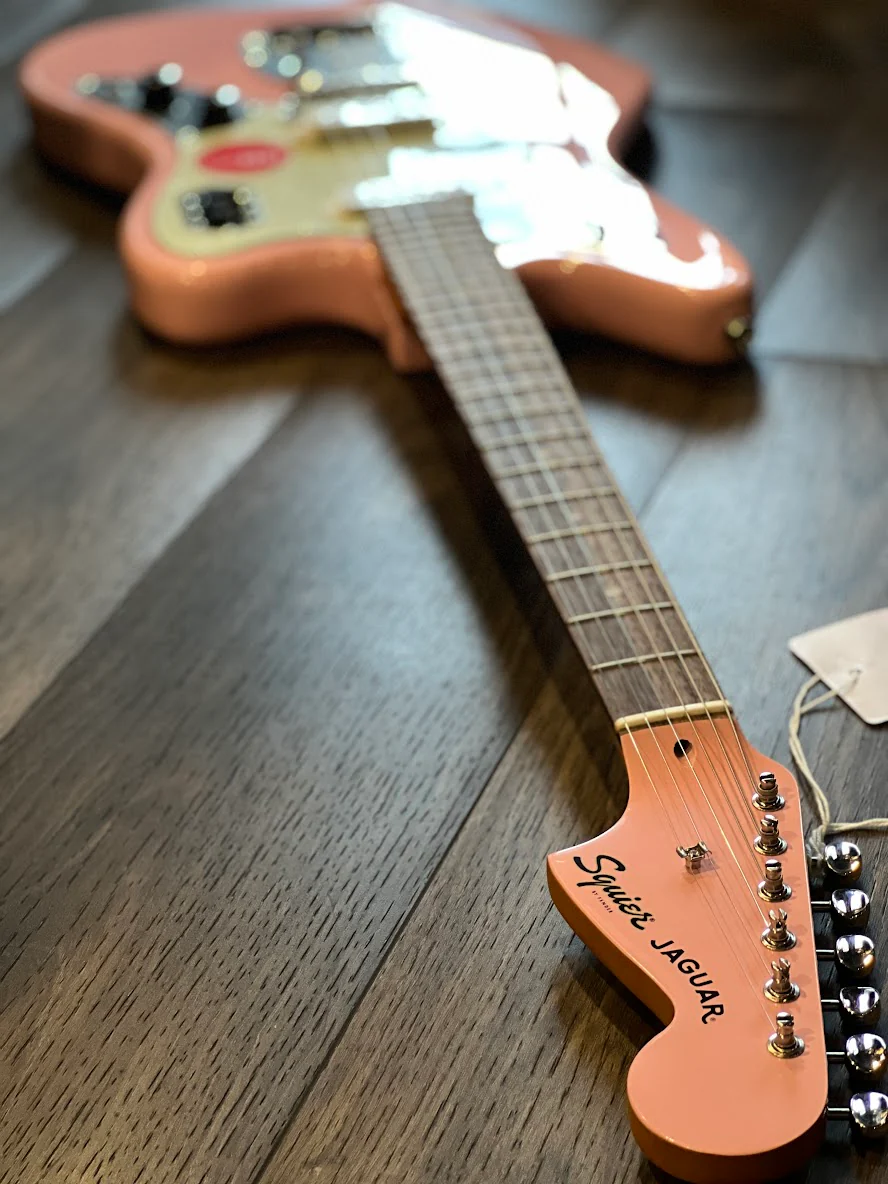 Squier FSR Classic Vibe 60s Jaguar with Laurel FB in Shell Pink - Image 4