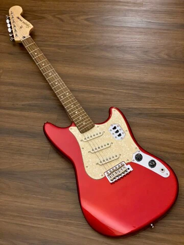 Squier Paranormal Cyclone in Candy Apple Red with Pearloid Pickguard - Image 2