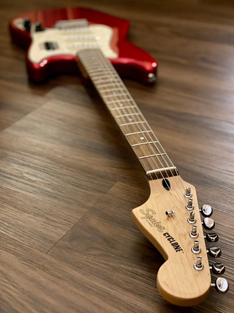 Squier Paranormal Cyclone in Candy Apple Red with Pearloid Pickguard - Image 5