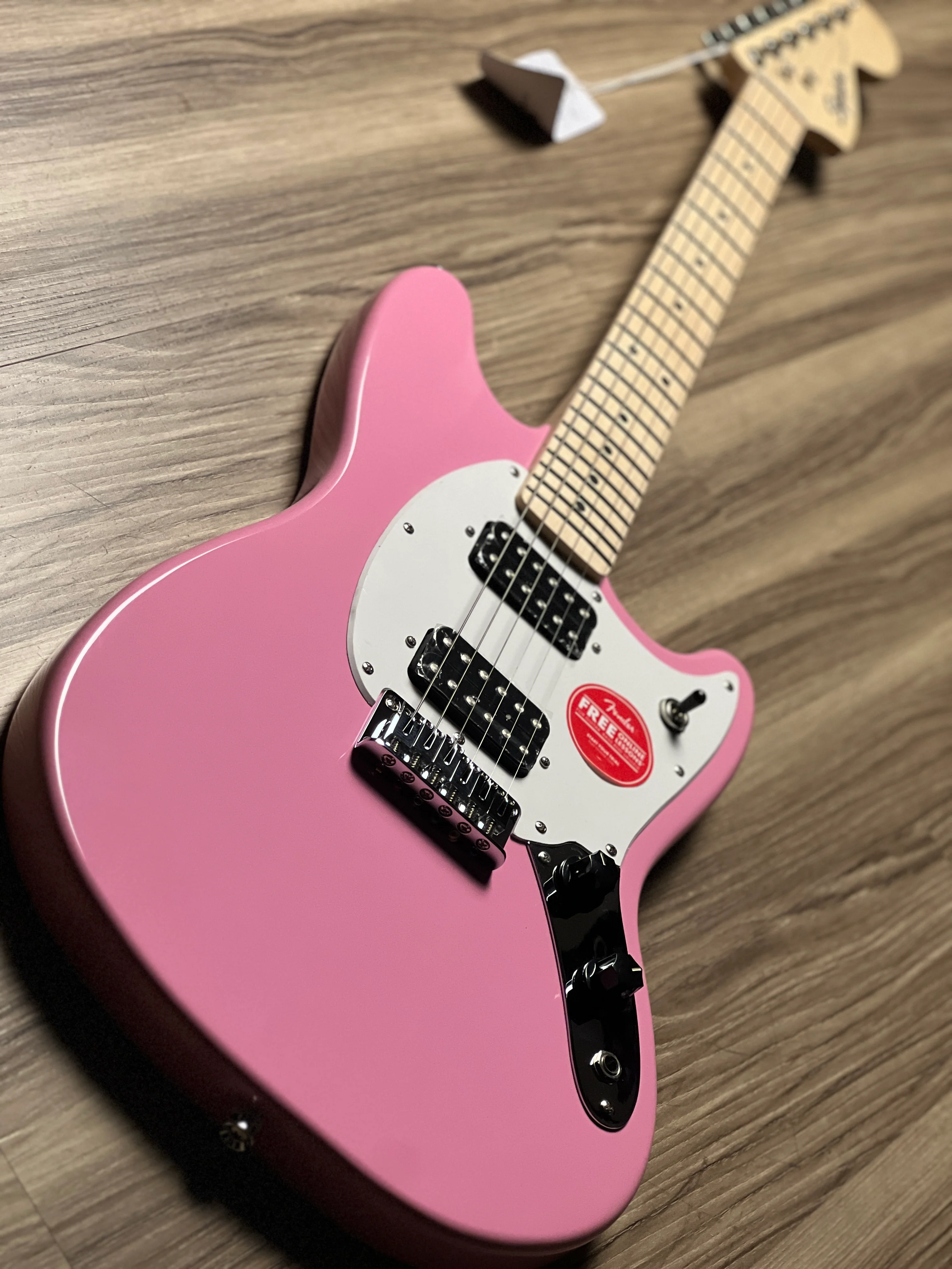 Squier Sonic Mustang HH w/White Pickguard with Maple FB in Flash Pink - Image 5