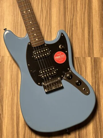 Squier Sonic Mustang HH w/Black Pickguard with Laurel FB in California Blue - Image 3
