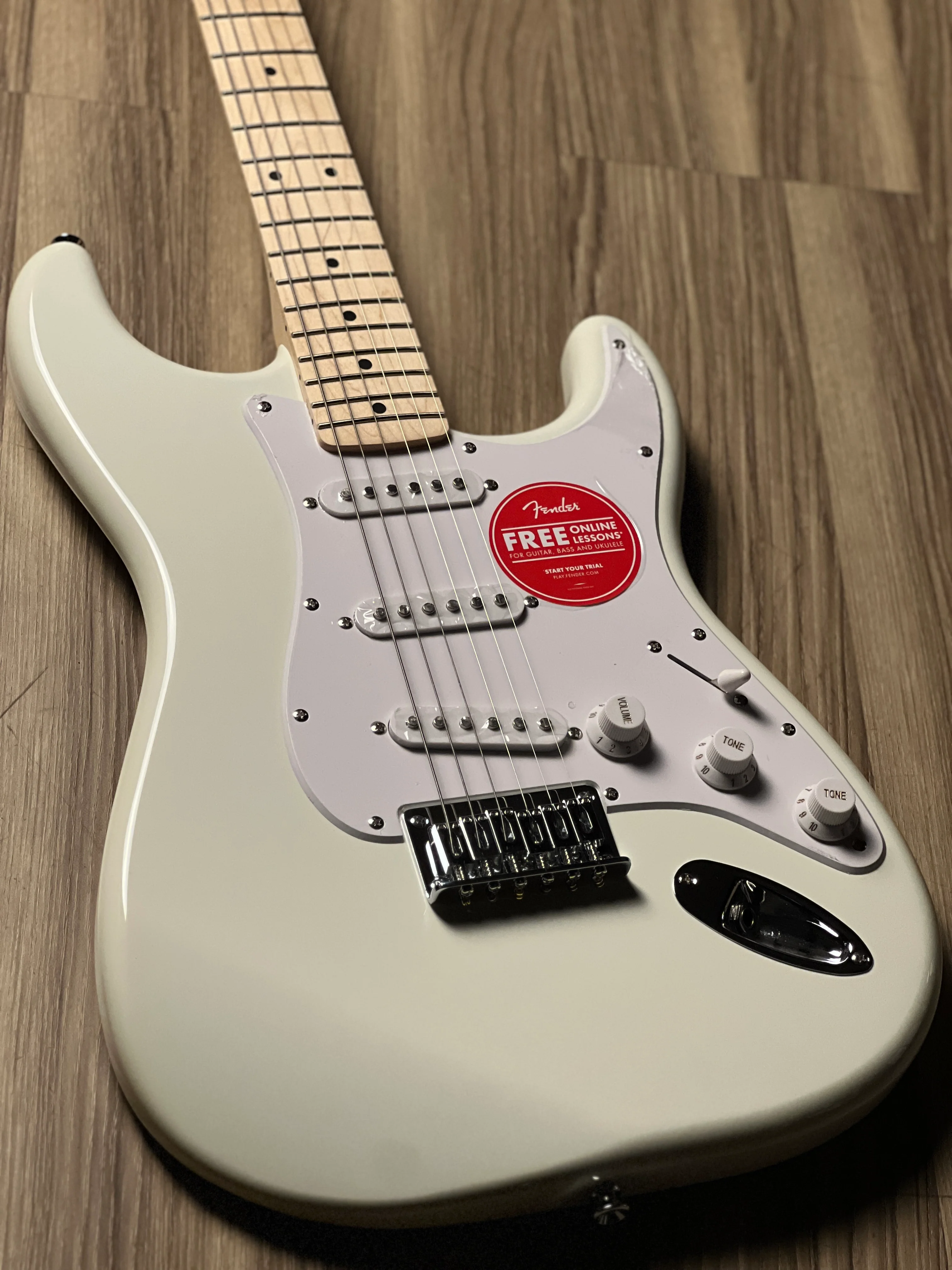 Squier Sonic Stratocaster HT with White Pickguard and Maple FB in Arctic White - Image 4