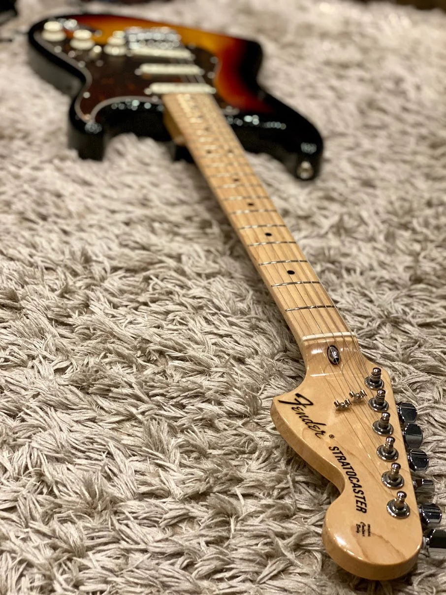 Squier Standard Stratocaster with Laurel FB in Antique Burst - Image 4