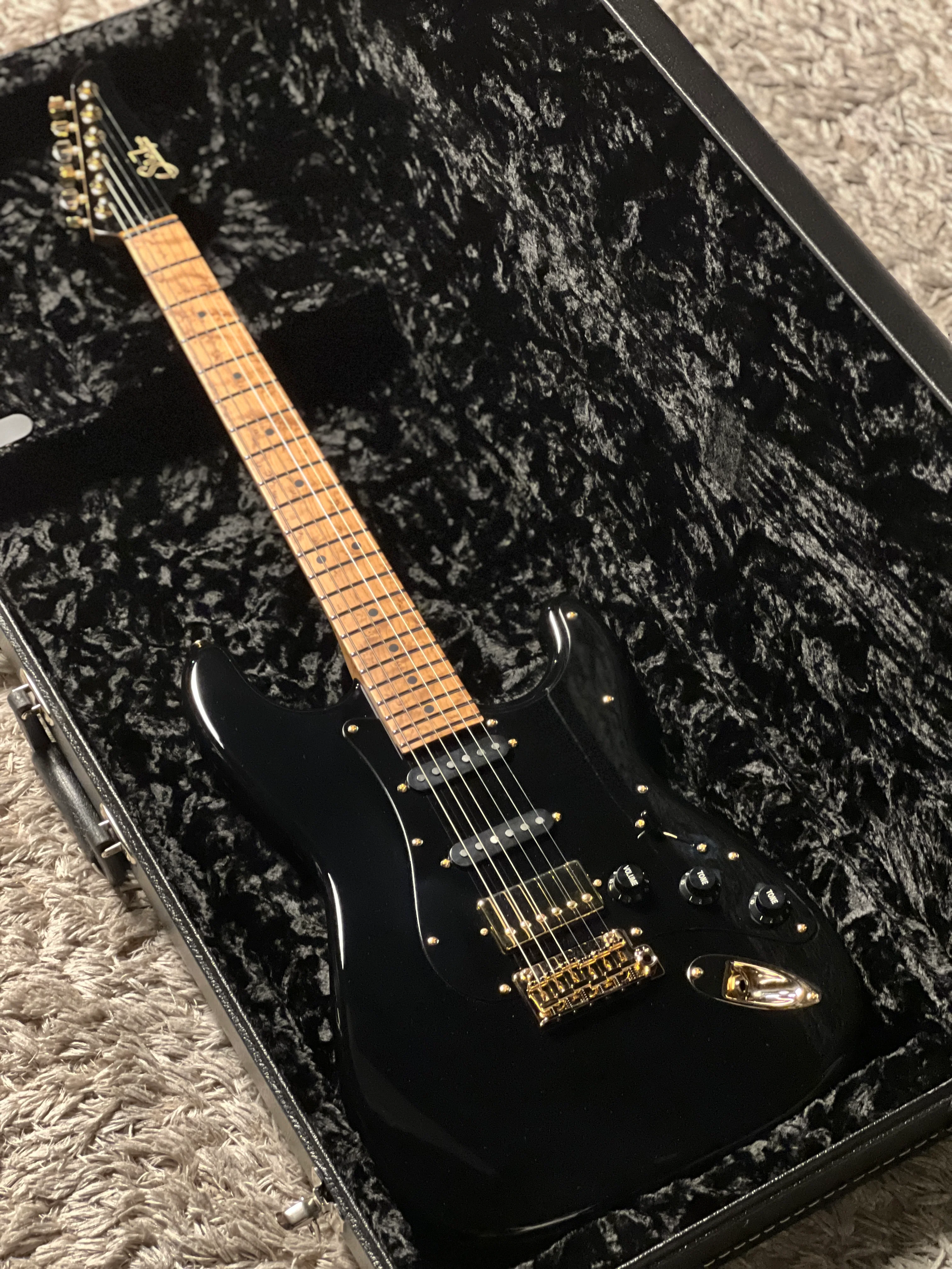SUHR Mateus Asato Classic S in Black Gloss 83034 - Image 2