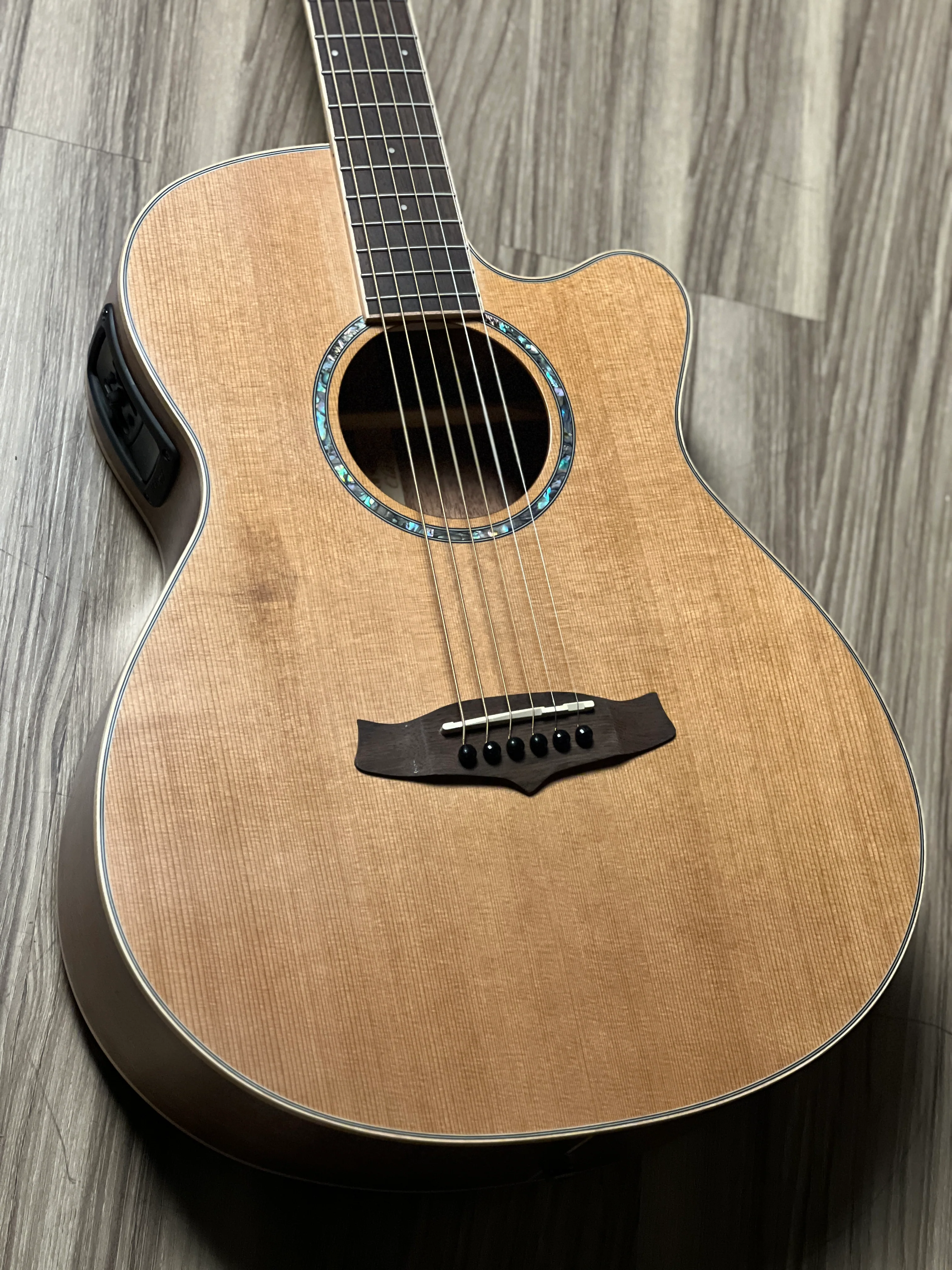 Tanglewood TSC 4 CE Super Folk Cutaway with LR BAGGS Bronze Full Solid - Image 4
