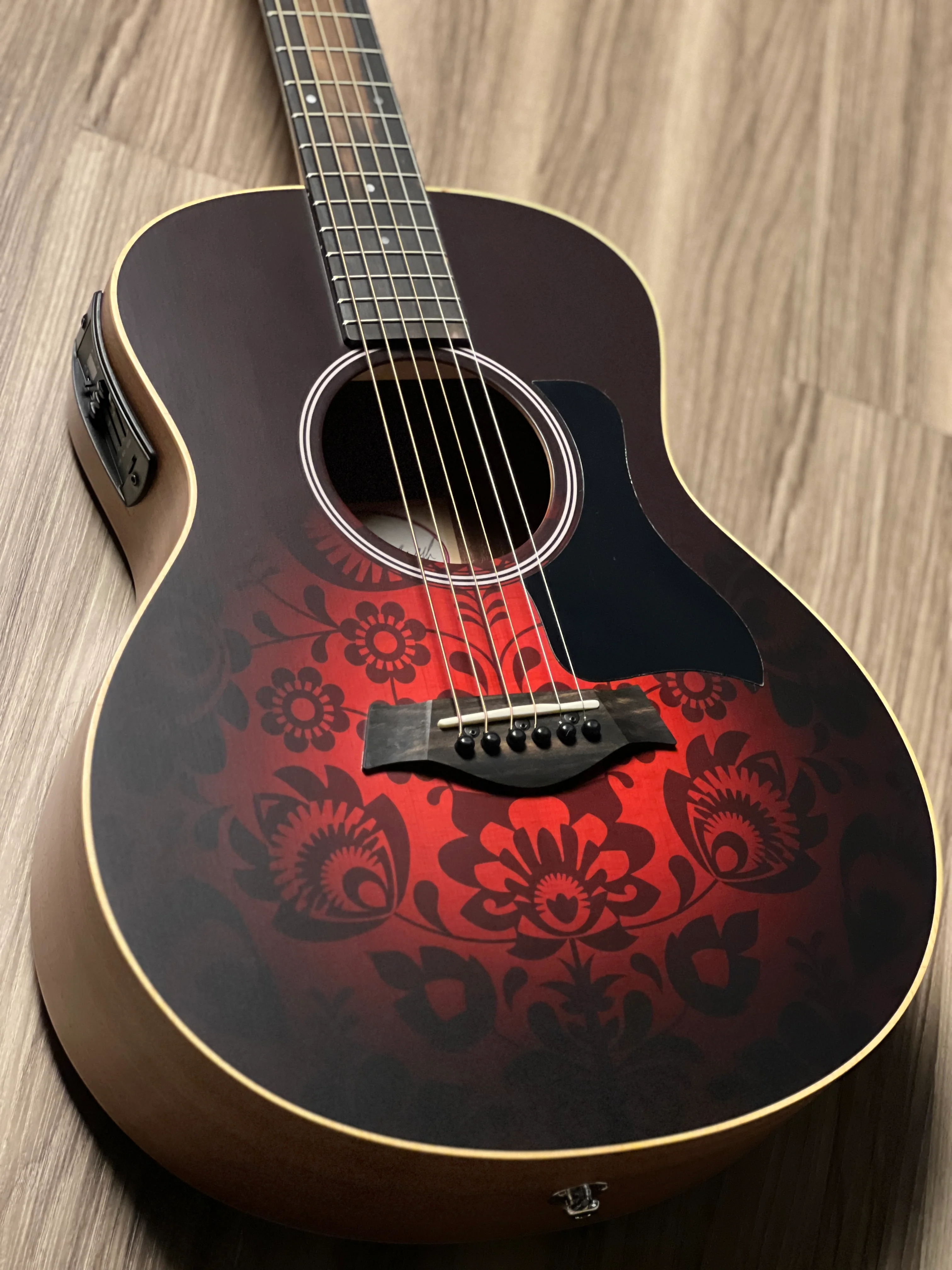 Taylor GS Mini-E Special Edition Acoustic with Bag in Victorian Burst - Image 4