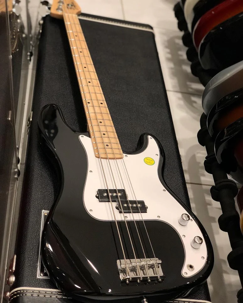 Tokai APB-58 BB/M Hard Puncher Bass in Black with maple FB - Image 6