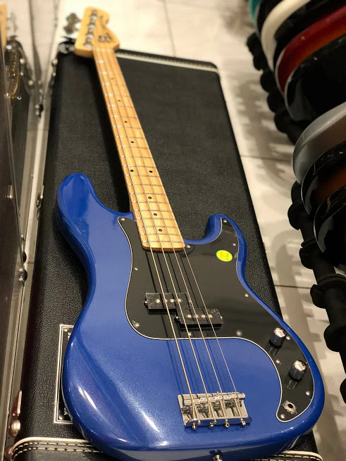 Tokai APB-58 LPB/M Hard Puncher Bass in Lake Placid Blue with maple FB - Image 4