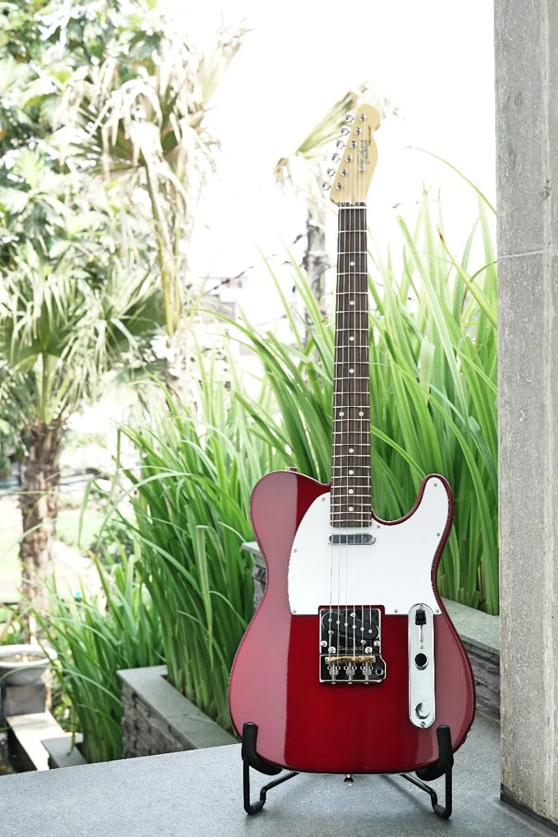Tokai ATE-Maverick OCR/R in Old Candy Apple Red with Maverick Super Vee Tremolo - Image 2
