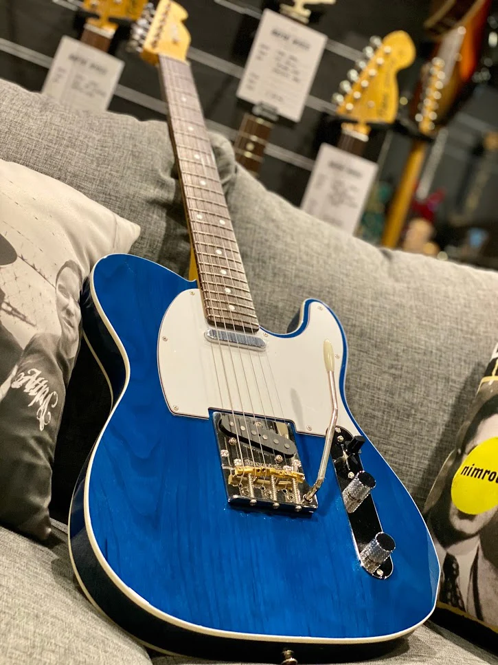 Tokai ATEB-Maverick SBL/R Breezysound Japan in Seethru Blue