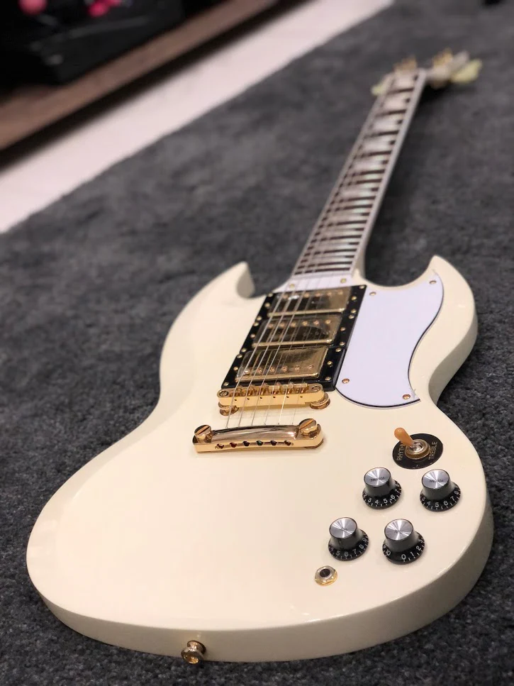 Tokai SG-71S AI in Antique Ivory with Gold Hardware and 3 pickups - Image 4