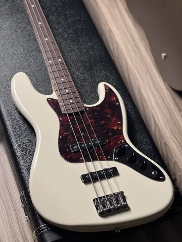 Tokai TJB-55 VWH/R Jazz Sound Bass Japan in Vintage White 230105 - Image 3