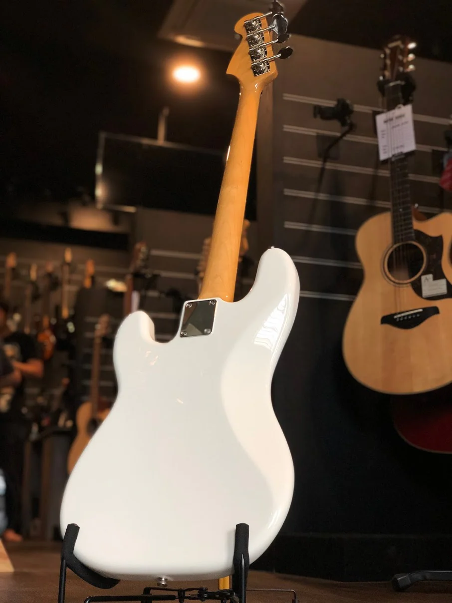 Tokai TPB-88 OWH/R Hard Puncher Bass Japan in Olympic White - Image 4