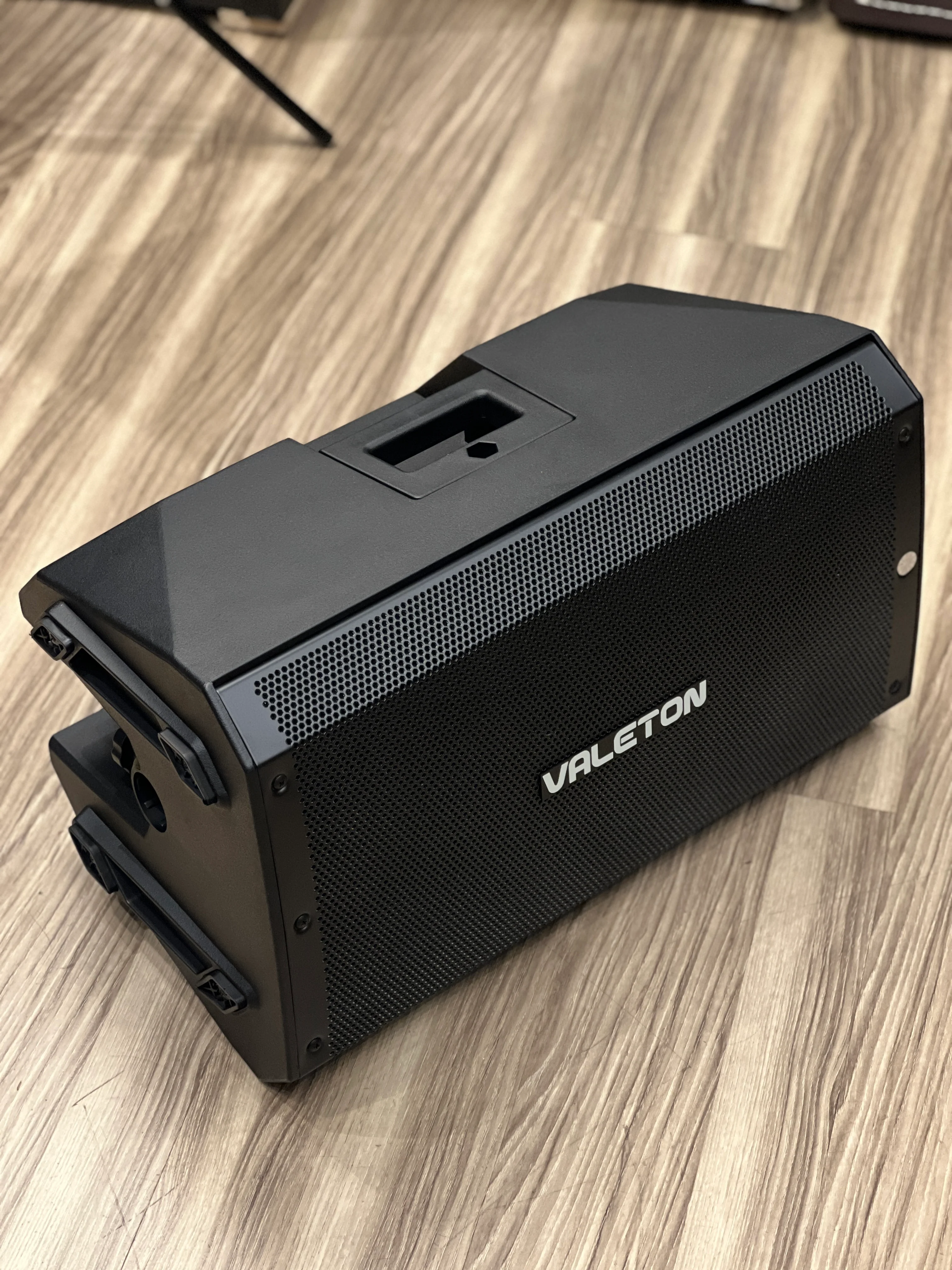 Valeton VFR-110 1300W FRFR Speaker Cabinet - Image 2