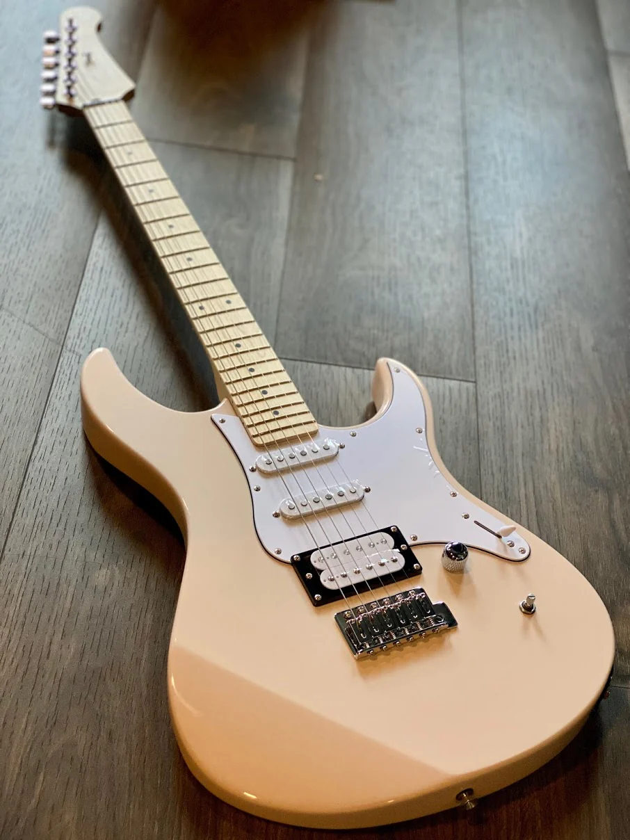 Yamaha PAC112VM Pacifica - Sonic Pink