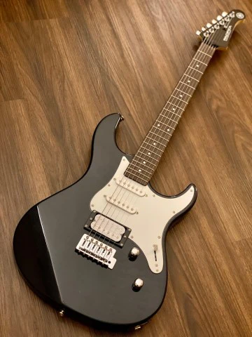 Yamaha Pacifica 212 VQM TBL in Transparent Black - Image 2